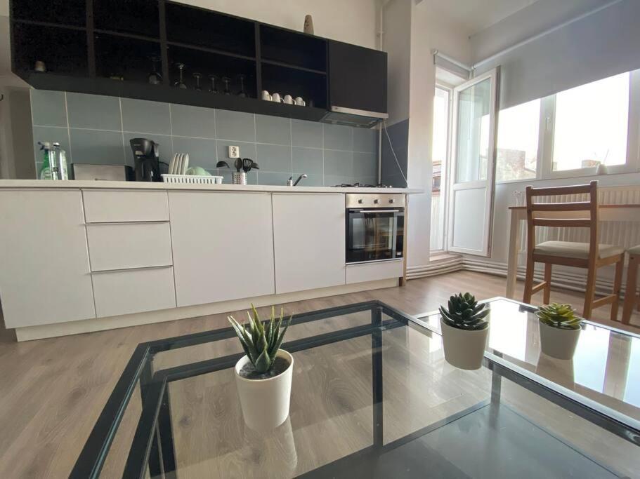 Gorgeous Apartment Near Old Town Bucharest Luaran gambar